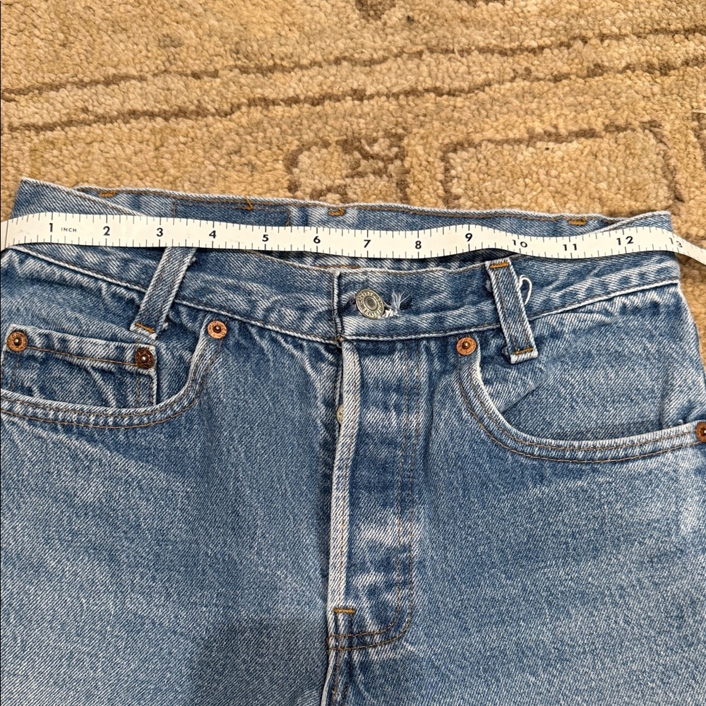 Levi's Women's Light Blue Straight Leg Jeans - Picture 4 of 7